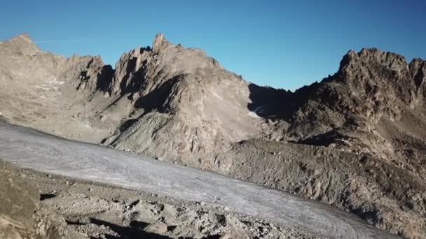 Дронний Краєвид Скелясті Вершини Льодовик Засніжених Альпах Вид Повітря — стокове відео