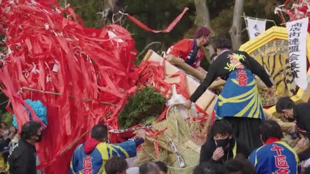 Two Sagicho Matsuri Teams Battle Mikoshi Fight Year Tiger — Vídeo de Stock