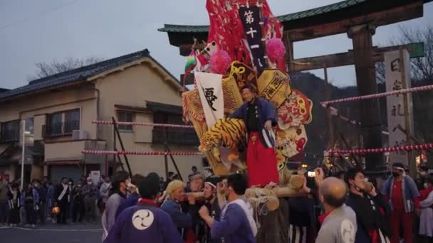 Sagicho Matsuri Festival Local Japanese People Ride Mikoshi Float — 비디오