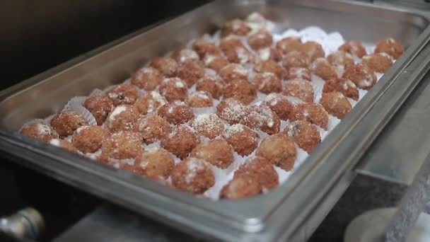 Executive Buffet Service Sweet Balls Aluminum Tray Closed Shot Food — Vídeo de Stock