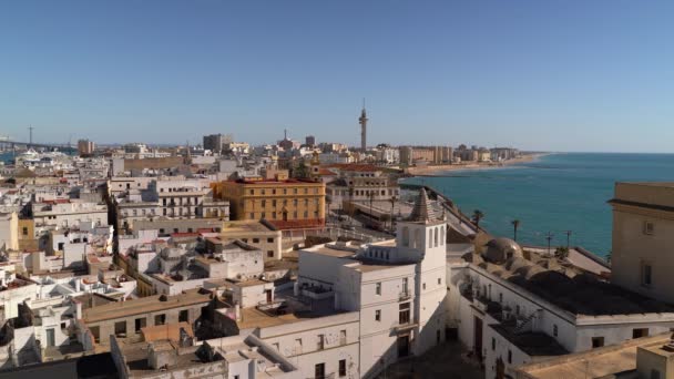 Piękny Widok Panoramiczny Śródziemnomorskie Miasto Obok Oceanu Typowymi Domami — Wideo stockowe