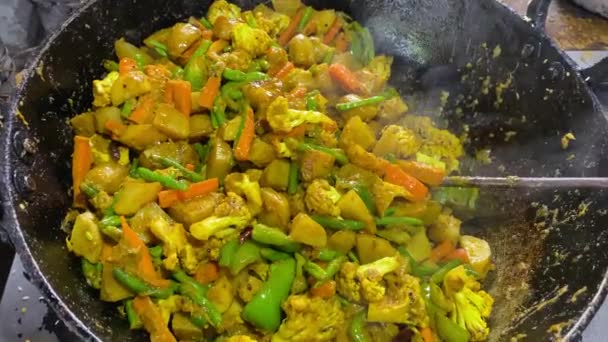 Mix Vegetable Curry Indisch Recept Gemengde Groenten Met Wortelen Bloemkool — Stockvideo