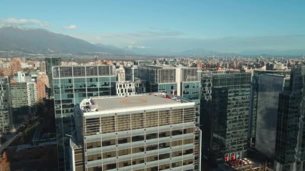 Edificios Modernos Del Barrio Las Condes Santiago Chile Tiro Aéreo — Vídeo de stock