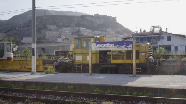 Static Shot Old Train Station Amantea Italy Train Tracks Train — Vídeo de stock