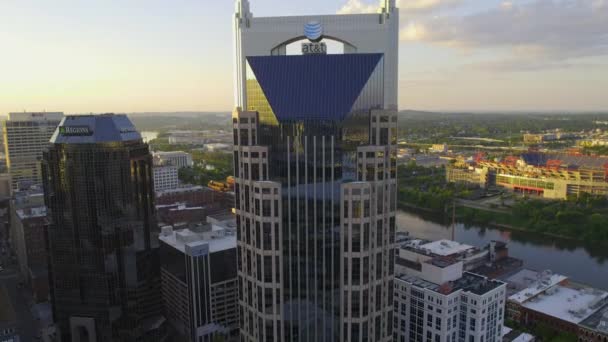 Vista Aérea Alrededor Del Edificio Centro Nashville Tarde Soleada Órbita — Vídeos de Stock