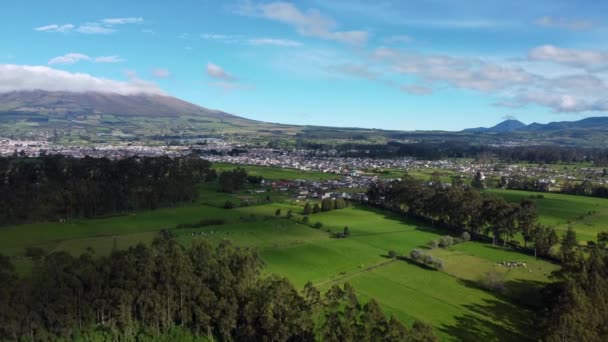 Vista Aerea Drone Che Mostra Vulcano Corazon Campo Machachi Ecuador — Video Stock