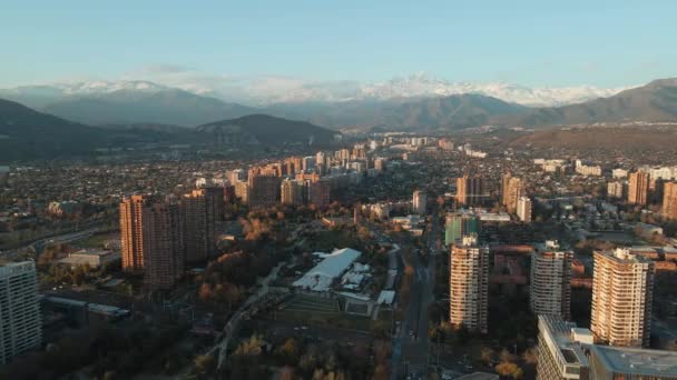 Vista Panorámica Del Barrio Las Condes Desde Parque Araucano Santiago — Vídeo de stock