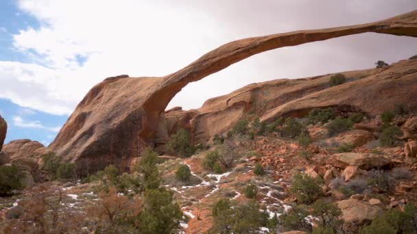 Panoramatický Oblouk Národním Parku Arches Zatažený Den — Stock video