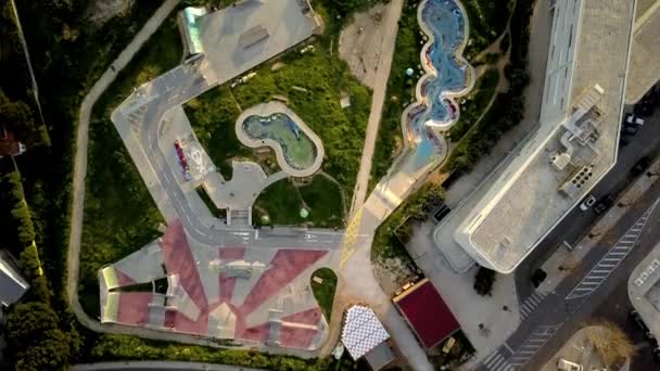 Overhead Wide Drone Shot Skatepark Parque Das Geraes Cascais Portugal — Vídeo de Stock