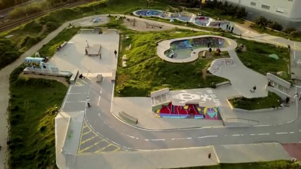 Side Wide Drone Shot Skatepark Parque Das Geraes Cascais Portugal — Vídeo de Stock