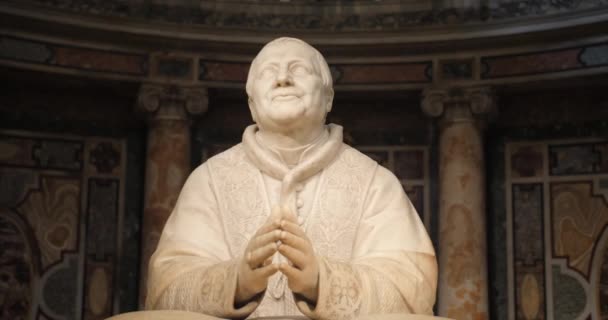 Κοντινό Πλάνο Του Αγάλματος Του Πάπα Πίου Στη Βασιλική Της — Αρχείο Βίντεο