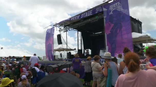 Crowd Watching Performance Abita Beer Stage French Quarter Fest New — Stockvideo