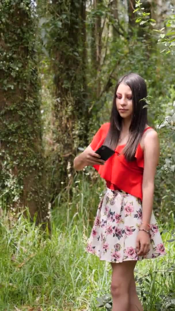 Young Brunette Latina Taking Selfies Her Smartphone While Being Nature — Stock Video