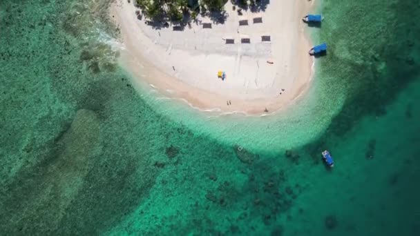 Drone Looking Flying South Sea Tropical Island Resort Fiji Sunny — Vídeo de stock