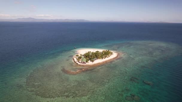 Drone Vliegt Tropisch Zuid Zee Eiland Fiji Een Zonnige Heldere — Stockvideo