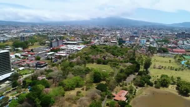 Parkolj Városon Belül San Joson Costa Ricában Légi Drónlövések Pásztázás — Stock videók