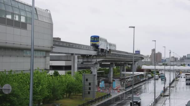 Osaka Monorail Departing Atami Airport Rainy Day Japan — Stok video