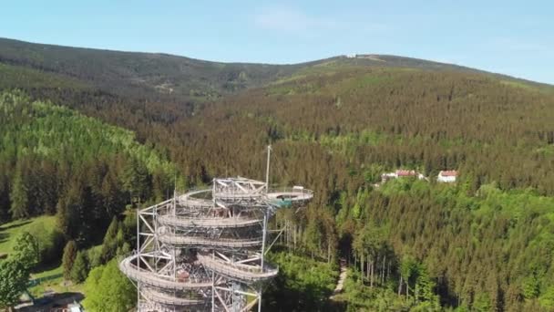 Antenowe Podejście Wieży Widokowej Sky Walk Sudetach — Wideo stockowe