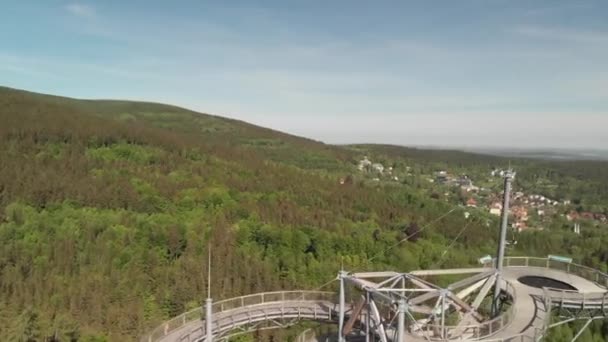 Flygbana Över Huvuddäcket Vakttornet Bergen — Stockvideo