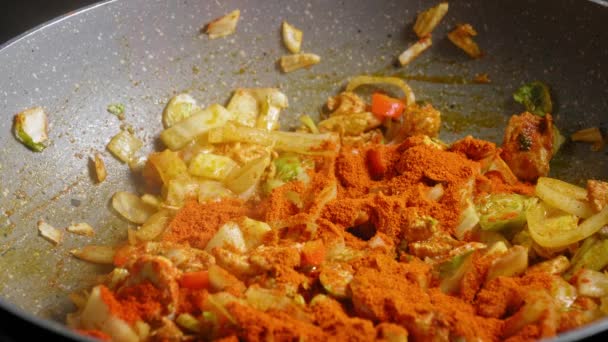 Opening Pan Lid Cover Add Ground Red Pepper Chicken Breast — Vídeo de Stock