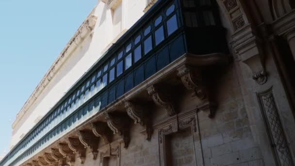 Ένα Μαλτέζικο Μπαλκόνι Στη Βαλέτα Της Μάλτας — Αρχείο Βίντεο