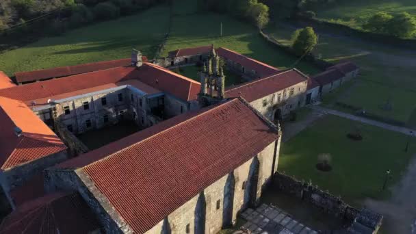 中古修道院Aciveiro修道院 黄金时间空中轨道 — 图库视频影像