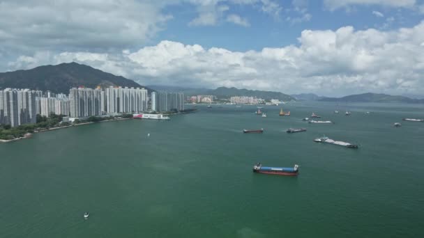 Вид Море Рядом Поместьем Туэнь Мун Гонконге Которое Окружено Промышленностью — стоковое видео