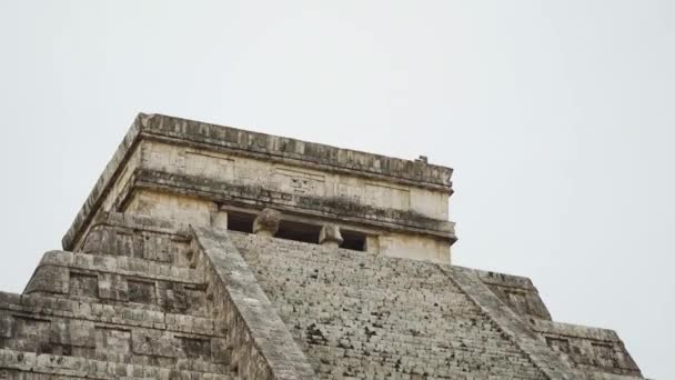 Close Historical Chichen Itza Pyramid Yucatan Mexico Cloudy Day Ancient — Stock Video