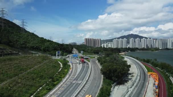 자동차들이 지나가는 목격되는 고속도로 기울어 있었다 홍콩에 자전거 가하나 있습니다 — 비디오