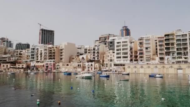 Güneşli Bir Günde Malta Nın Julian Körfezi Ndeki Spinola Körfezi — Stok video
