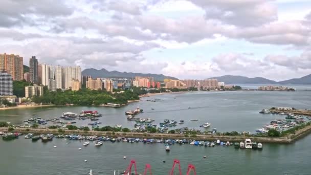 Vista Aérea Abrigo Tufão Com Barcos Embarcações Muitos Edifícios Residenciais — Vídeo de Stock