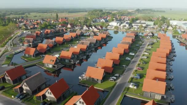 Panorama Polder Luxxury Casas Vacaciones Sostenibles Holanda Retroceso Aéreo — Vídeo de stock