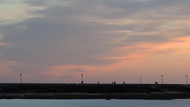 Pan Sea Wall People Silhouettes Sunset — Stockvideo