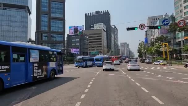 Řidič Pov Řízení Jako Semaforu Odbočí Zelená Hlavní Ulici Gangnam — Stock video