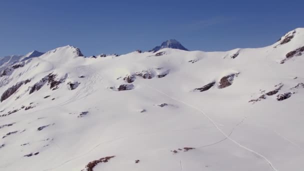 Aereo Inverno Drone Filmato Dal Basso Verso Alto Rivelando Fiescherhoerner — Video Stock