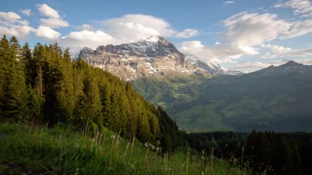 Timelapse Cumulus Dynamiques Déplaçant Dessus Eiger Suisse — Video