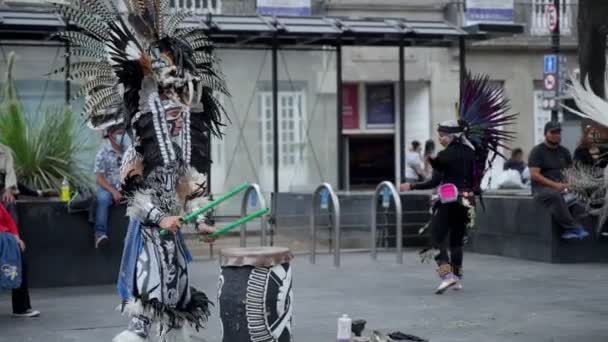 Dansare Trummar Och Uppträder Concheros Mexico City Långsamma Rörelser — Stockvideo