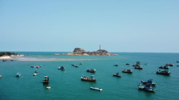 Traditional Boats Floating Sea Lighthouse Background Binh Thuan Vietnam Aerial — Vídeos de Stock