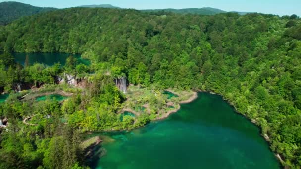 Drone Flying Plitvice Plitvicka Jezera National Park Croatia Sunny Day — Vídeos de Stock