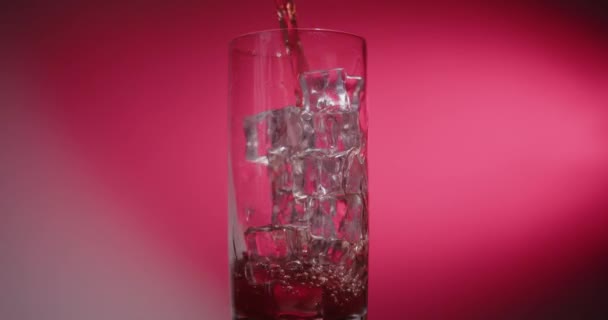 Red Drink Poured Glass Ice Cubes Clip Product Videos — Vídeo de Stock