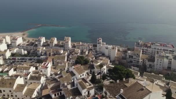 Aerial Pull Lback Nad Osadą Przybrzeżną Costa Blanca Altea Hiszpania — Wideo stockowe