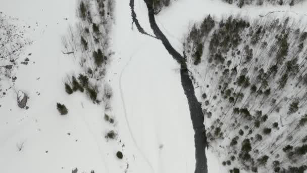 在法国阿尔卑斯山的冬天 空中发现了一个令人惊奇的山谷 — 图库视频影像