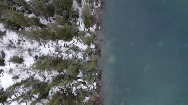 Langzaam Vliegend Een Wintermeer Franse Alpen — Stockvideo