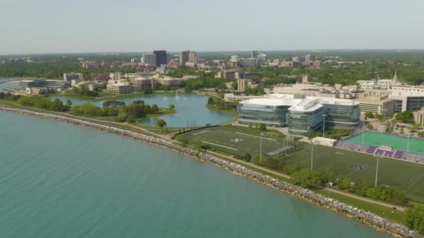 Drone Muchy Nad Northwestern University Gorące Letnie Popołudnie — Wideo stockowe