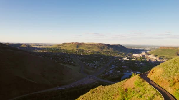 Drone Establishing Shot Golden Colorado Usa Denver City Limits Sunset — Vídeos de Stock