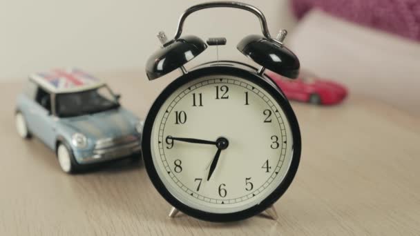Toy Mini Cooper Alarm Clock – Stock-video