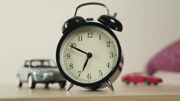 Alarm Clock Standing Wooden Table Bedroom Toy Cars — Stock videók