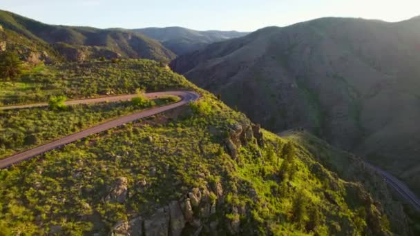 Aerial Shot Flying Winding Mountain Road Revealing Shadowy Dark Mountain — Vídeos de Stock