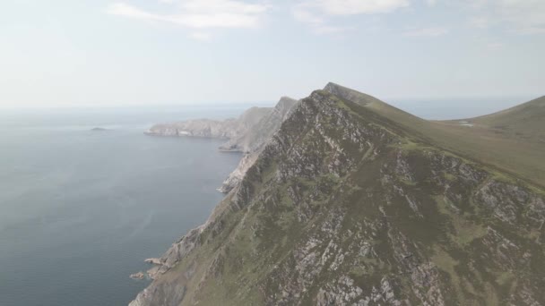 Green Rocky Mountains Cliffs Achill Island Ireland Aerial Shot — ストック動画