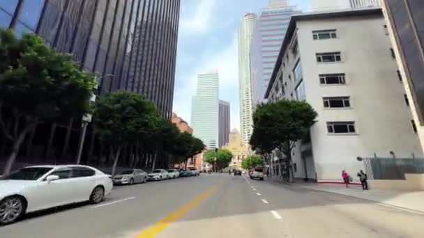 Downtown Los Angeles Pov Van Wolkenkrabbers Die Door Straat Reizen — Stockvideo